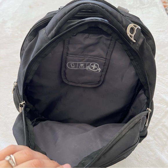 SWISSGEAR Medium 28 Laptop Backpack - Picture 9 of 10